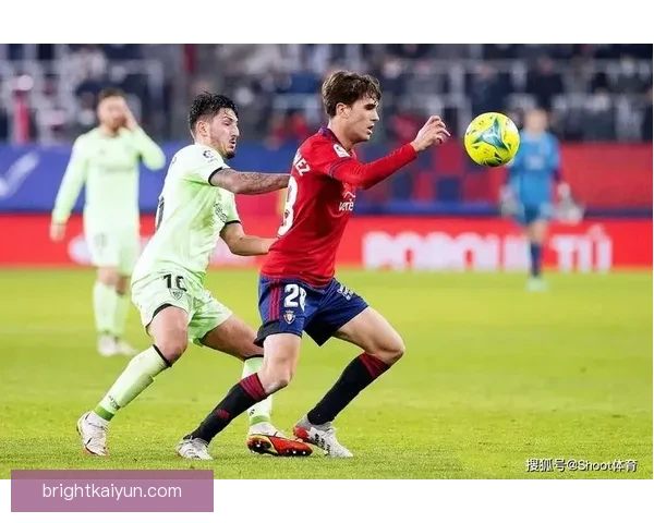 塞维利亚中路渗透表现稳健，球队攻防转换更显流畅